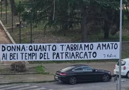 Striscione misogino davanti al Parco Falcone Borsellino nel giorno della festa della Donna