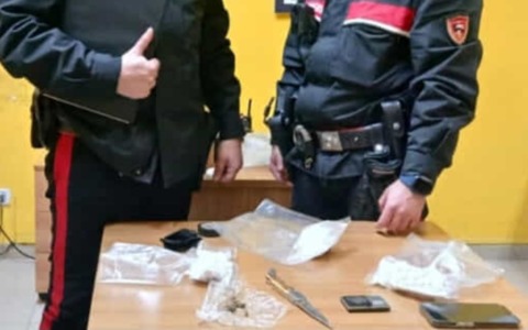 Fermato con oltre 300 grammi di cocaina in auto, arrestato