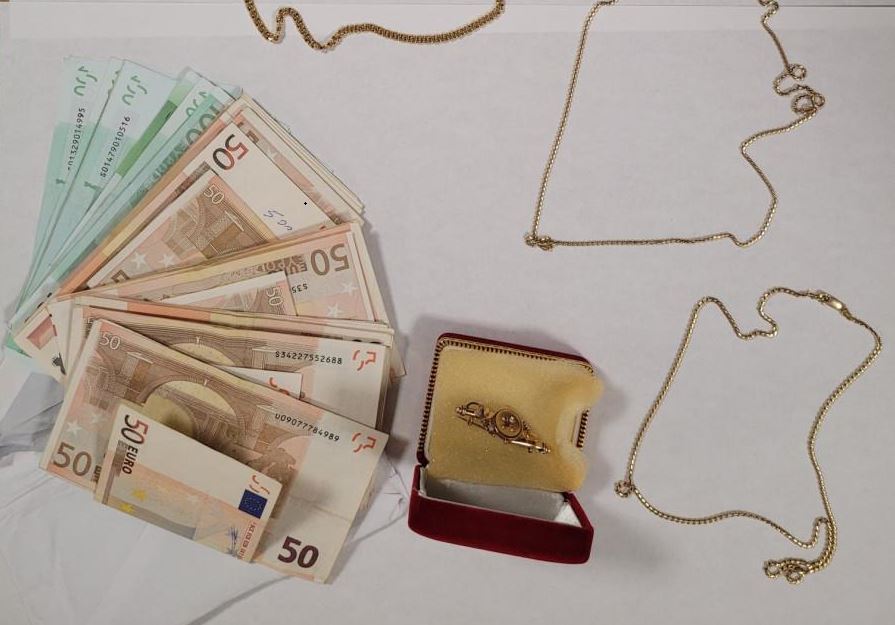 Truffano anziane tra Perugia e L’Aquila, fermati poco prima del casello autostradale