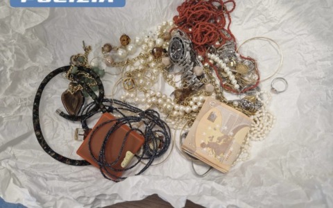 Truffe agli anziani, arrestati due giovani con soldi e gioielli in auto