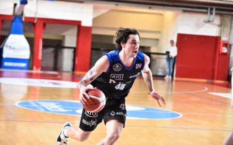 Benacquista Latina vittoria sofferta e la vetta si avvicina. Virtus Imola battuta di un soffio