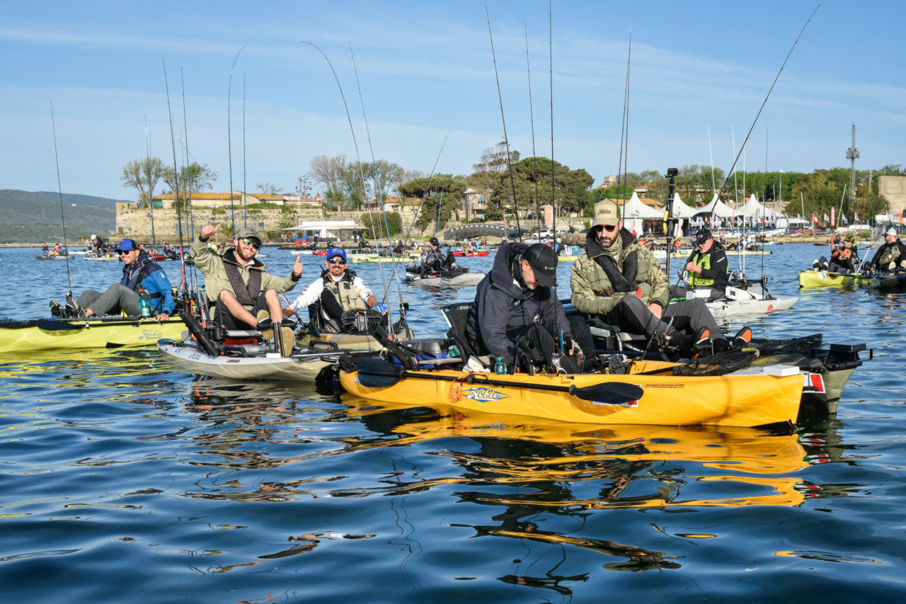 Branzino The Challenge, a Orbetello torna la grande sfida europea della pesca da kayak