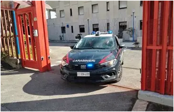 In caserma per braccialetto elettronico minaccia i Carabinieri, arrestato