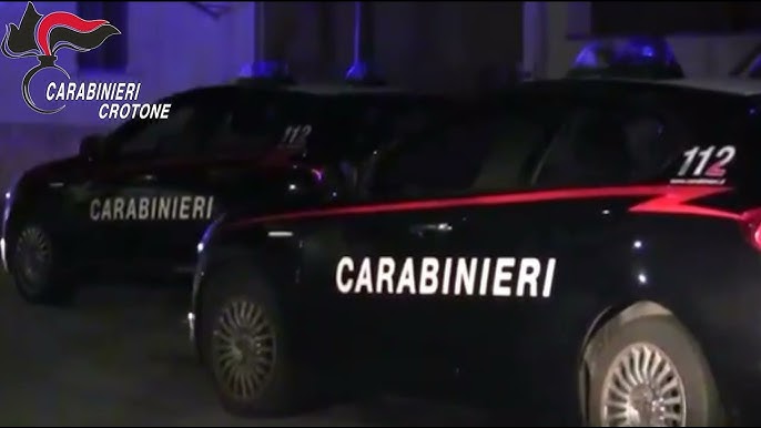 Associazione mafiosa ed estorsione, operazione dei Carabinieri nel crotonese. Arresti anche a Cassino