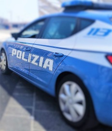 Trovati con 20 chili di caffè e 36 tavolette di cioccolato in auto, denunciati per ricettazione