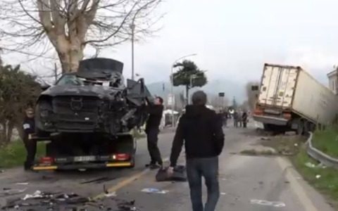 Scontro tra auto e tir sull’Appia, grave un giovane. LE IMMAGINI