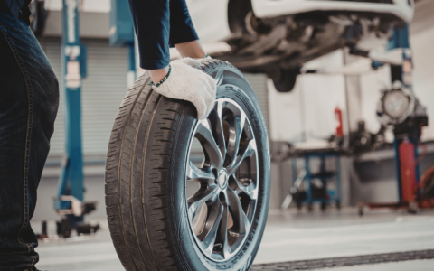 Sempre più auto sulle strade, ma le autofficine continuano a scomparire