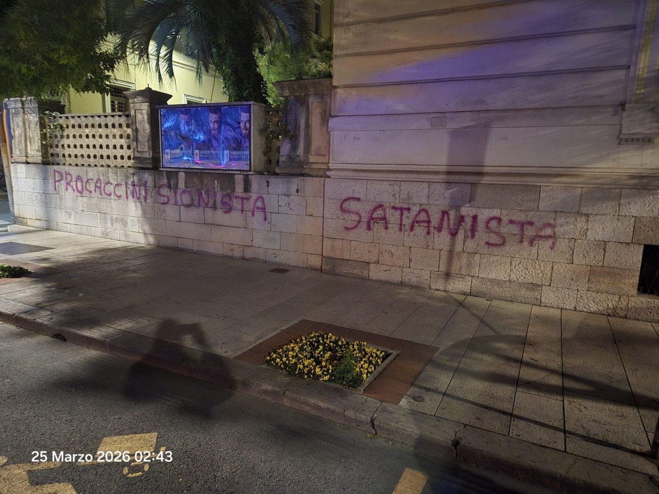 Scritte contro l’Europarlamentare Nicola Procaccini