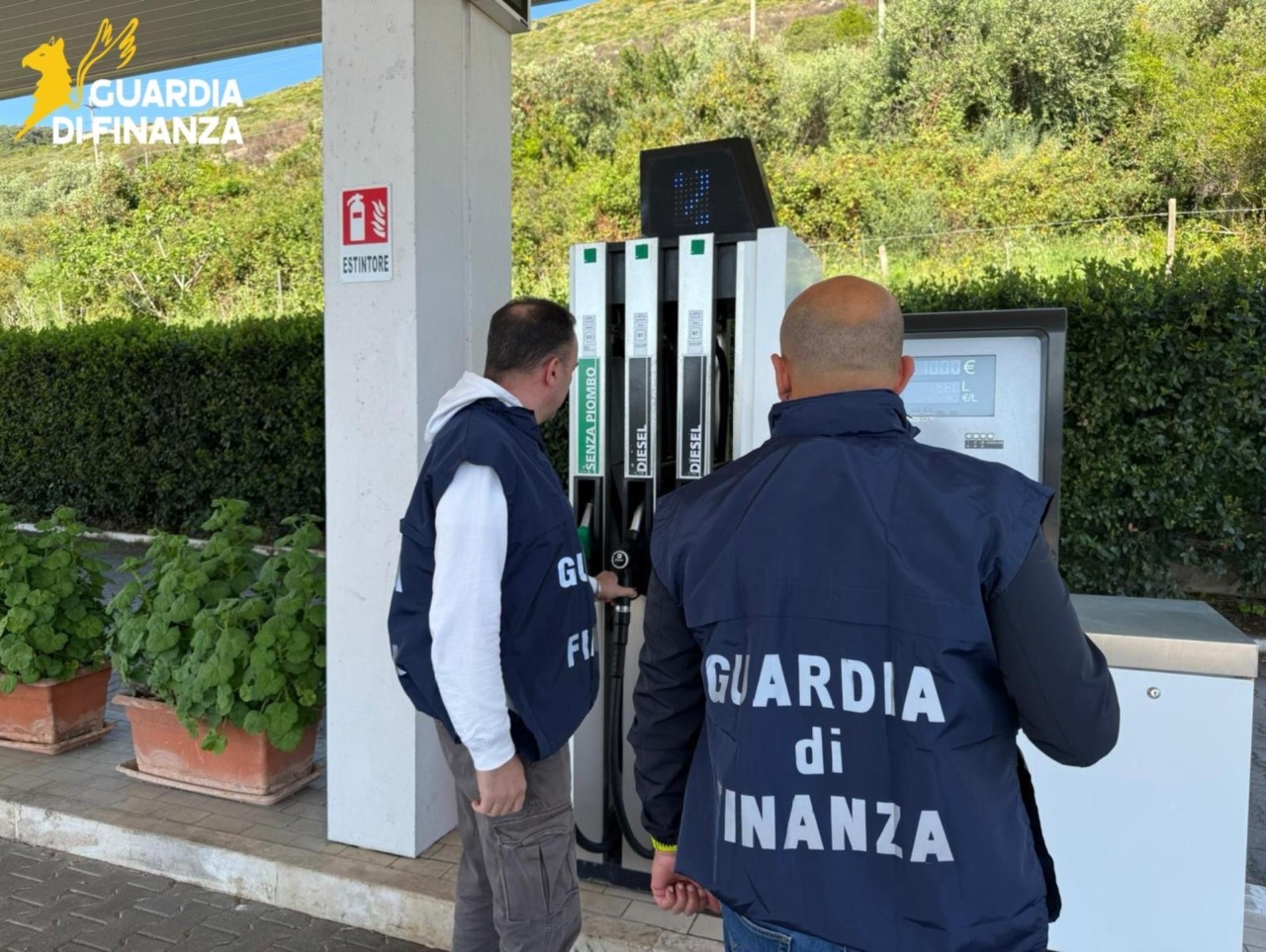 Caro carburanti, stretta sui prezzi: controlli e sanzioni