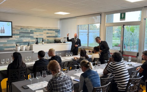 Entra nel vivo con numeri da record “Al servizio del vino”