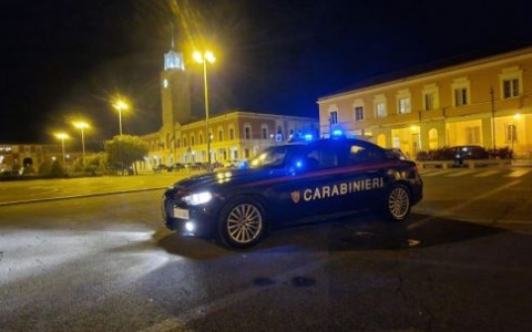 Dà in escandescenze sia in caserma che in ospedale, bloccato e arrestato