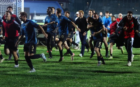 Il Latina batte la Casertana (2-0) e conquista la salvezza con un turno di anticipo