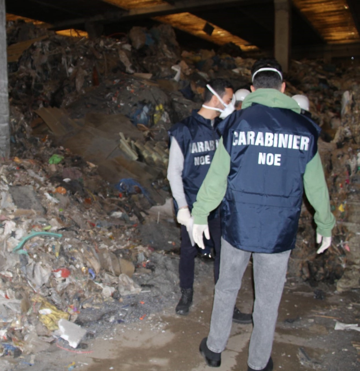 Gestione di rifiuti speciali su aree non autorizzate, denunciato