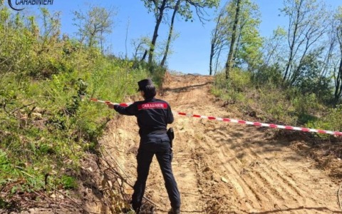Sequestrata una strada abusiva in zona vincolata, denunciato il responsabile