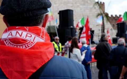 Spari al corteo del 25 aprile, parla l’attivista Anpi ferita: “E’ stato orribile, ho pensato di morire”