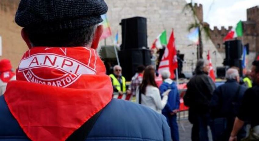 Spari al corteo del 25 aprile, parla l’attivista Anpi ferita: “E’ stato orribile, ho pensato di morire”