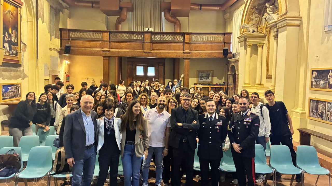 Don Luigi Merola incontra gli studenti dell’ISISS “Pacifici e De Magistris”