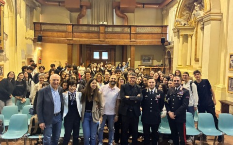 Don Luigi Merola incontra gli studenti dell’ISISS “Pacifici e De Magistris”