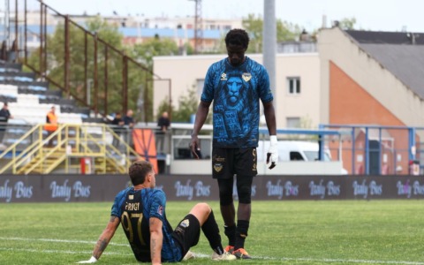 Latina-Casarano 1-2, nerazzurri a rischio play out. Volpe: “Non è finita”. VIDEO