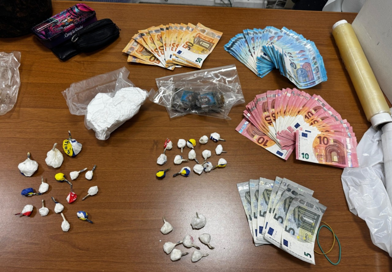 Vano segreto per la droga nella Smart, tre arrestati