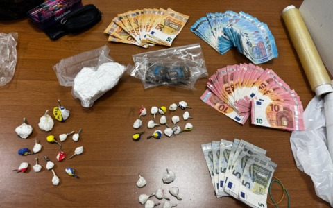 Vano segreto per la droga nella Smart, tre arrestati