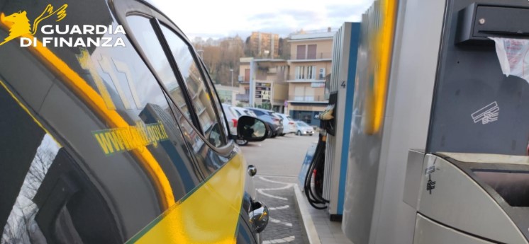 Acqua nel carburante, sequestrata una pompa di gasolio