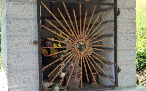 Decapitata la statua della Madonna del Carmine in località Molella