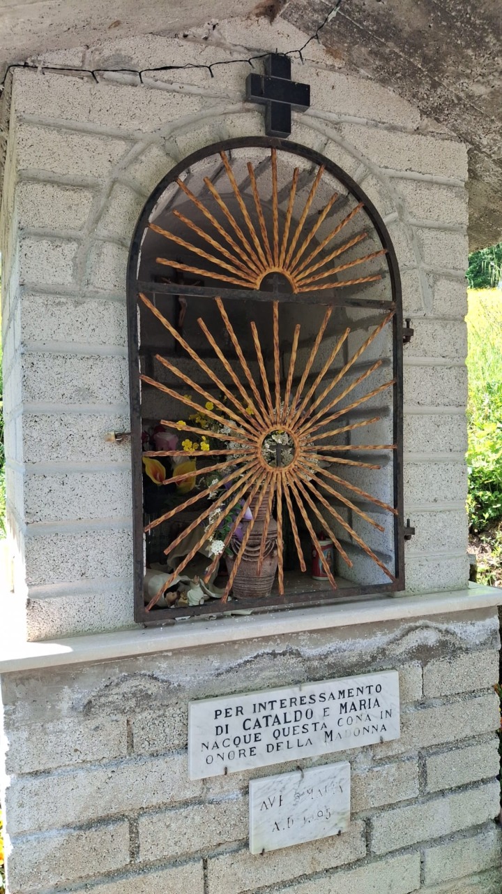 Decapitata la statua della Madonna del Carmine in località Molella