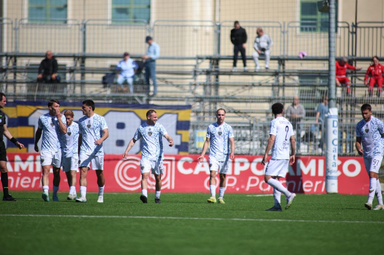 Latina, pari Cerignola (1-1): le altre corrono e i play out fanno paura. Volpe: “Un punto di valore”