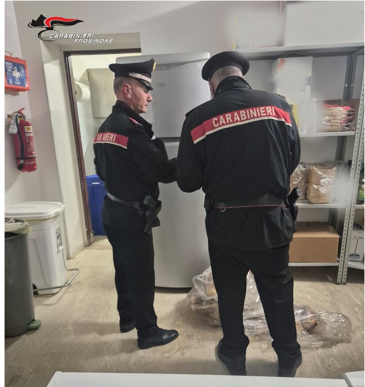 Sette chili di panini scaduti nel locale, multa da 5.000 euro