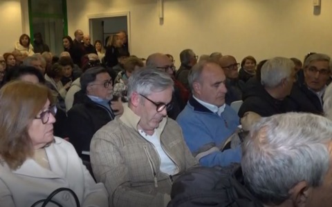 Area ex piazzale della stazione privatizzato, i cittadini chiedono la restituzione