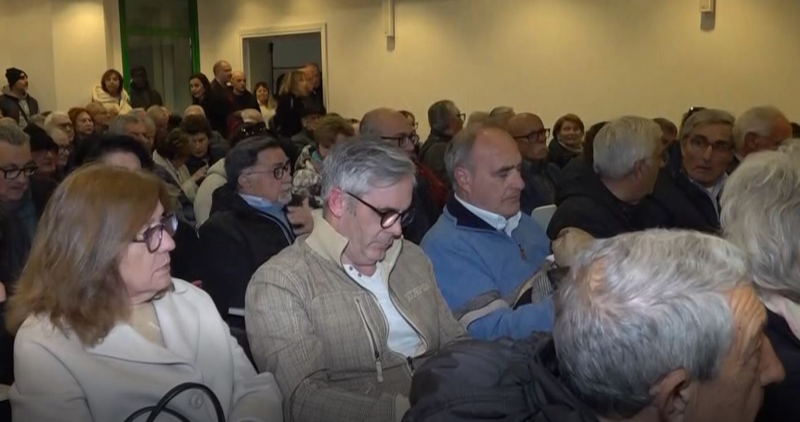 Area ex piazzale della stazione privatizzato, i cittadini chiedono la restituzione