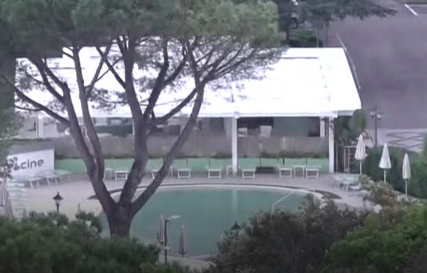 Bimbo annegato in piscina, l’avvocato: “Non si può morire risucchiati nel 2026