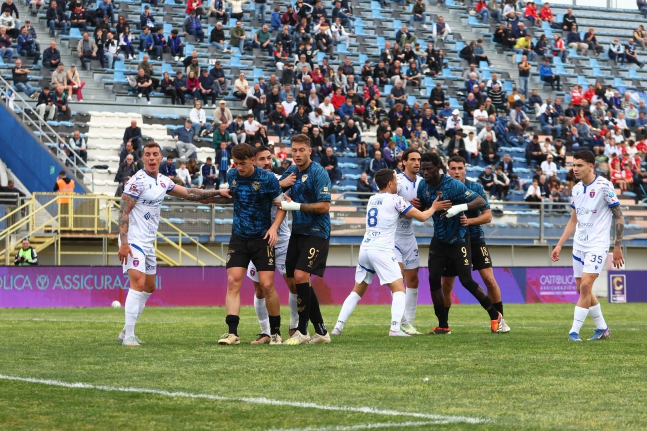 Il Latina chiama a raccolta i tifosi contro la Casertana. Il DS Condò: “In campo con rabbia” IL VIDEO