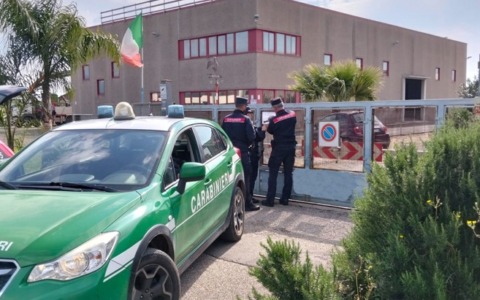 Traffico illecito di rifiuti a Borgo San Donato: 29 indagati, sequestrati azienda e 11 mezzi