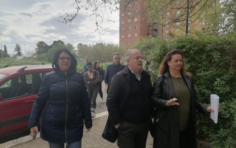 Palazzina Ater, sopralluogo dei consiglieri regionali Sambucci e Mari a via Londra