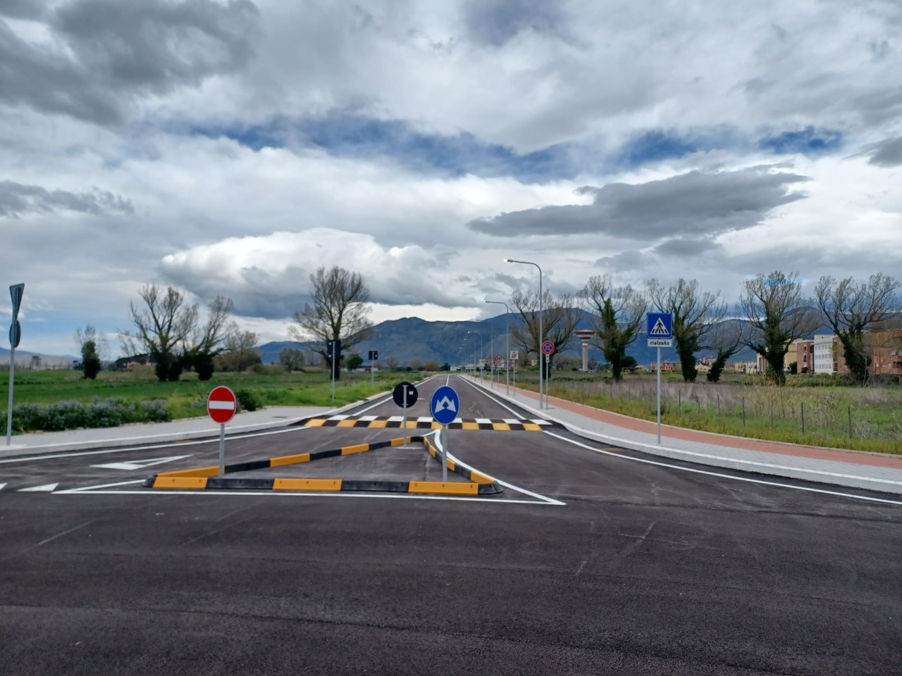 Aperta al traffico veicolare la nuova strada tra via delle Industrie e via Platone a Latina Scalo. LE INTERVISTE