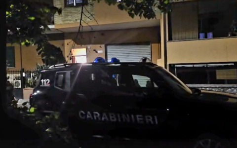 Uomo trovato morto nel suo appartamento