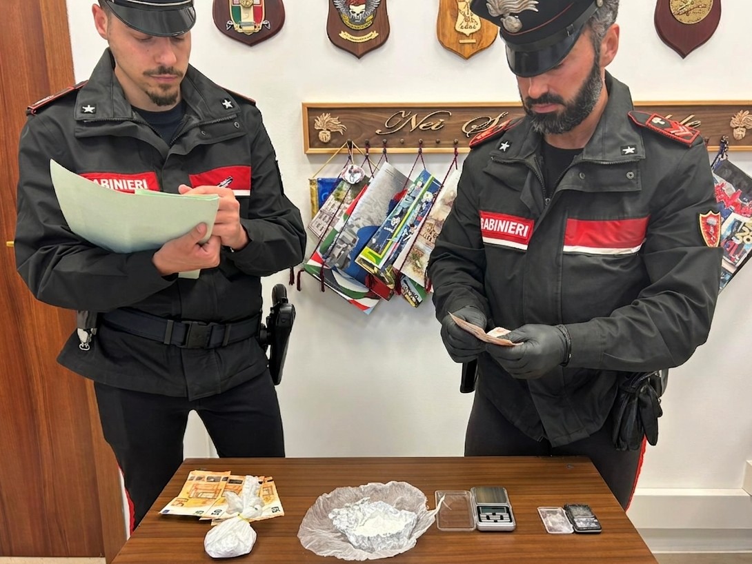 Fermati in auto e trovati con dosi di cocaina, tre arresti