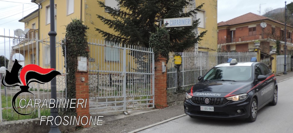 Utilizza una carta smarrita per fare acquisti, denunciata una coppia