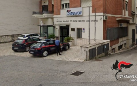 Si oppone alla visita psichiatrica e minaccia i Carabinieri con un coltello