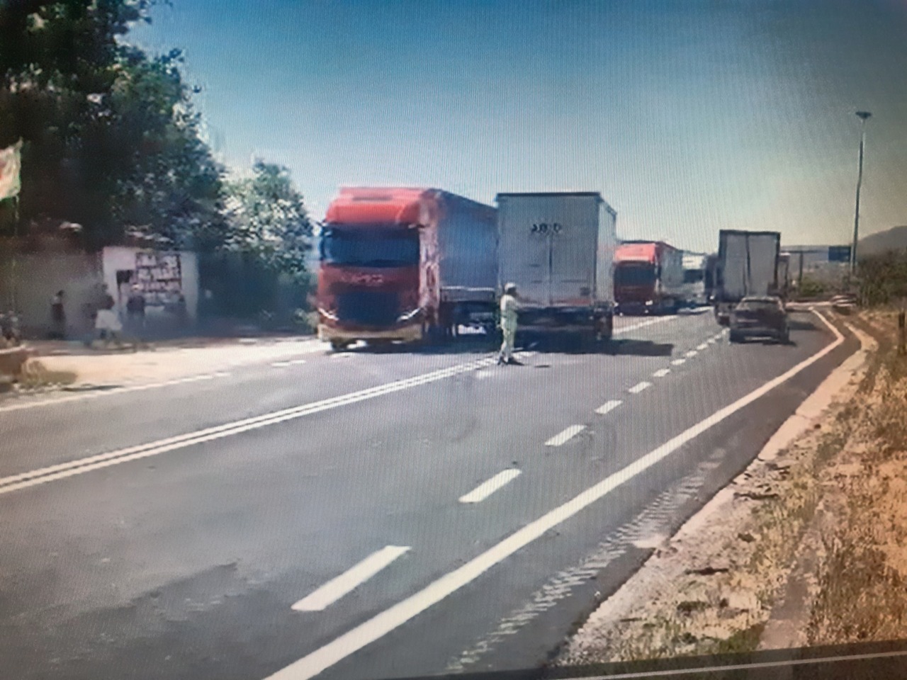 Incidente stradale sulla Monti Lepini tra un camion e una Fiat Punto