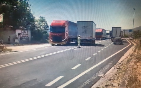Incidente stradale sulla Monti Lepini tra un camion e una Fiat Punto