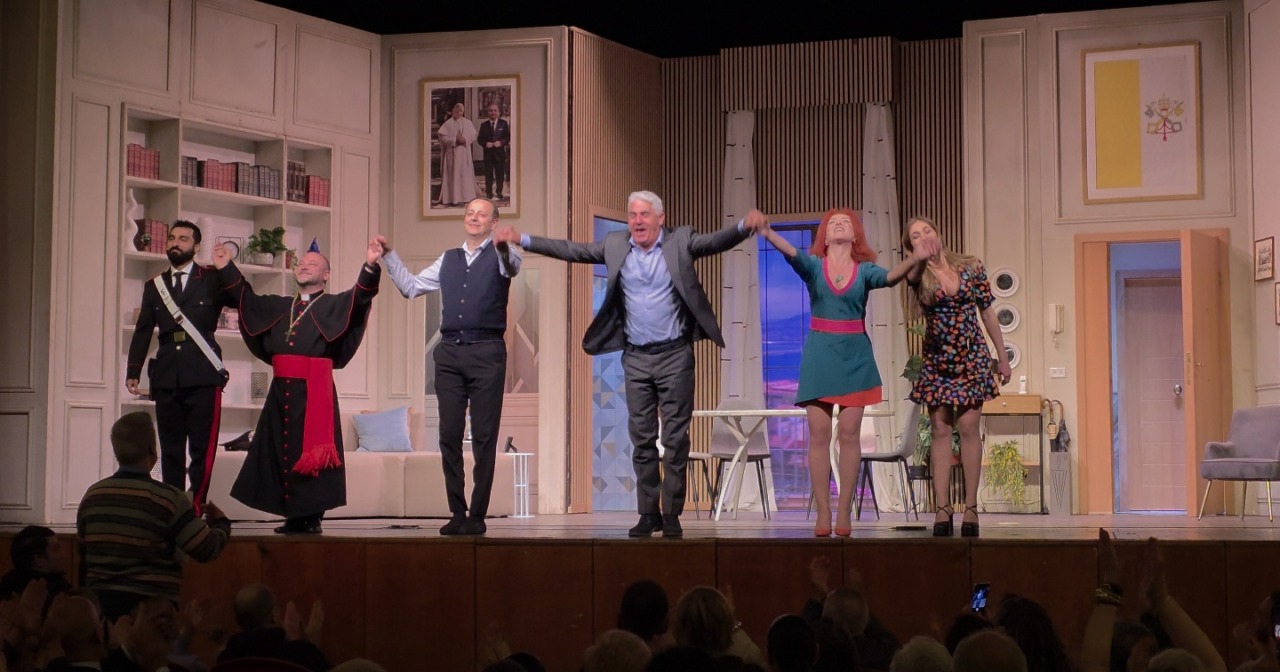 Al Teatro D’Annunzio sold out di Biagio Izzo con “L’arte della truffa”