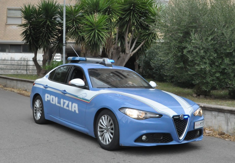 Sequestrati 7 kg di hashish, due arresti della Polizia di Stato