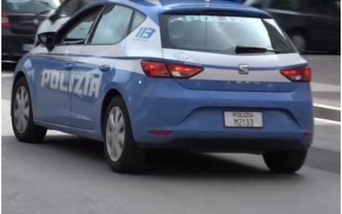 Porto di oggetti atti ad offendere e danneggiamento, denunciate due persone