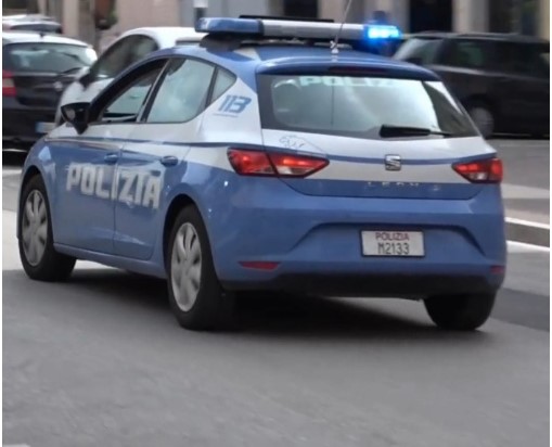 Porto di oggetti atti ad offendere e danneggiamento, denunciate due persone