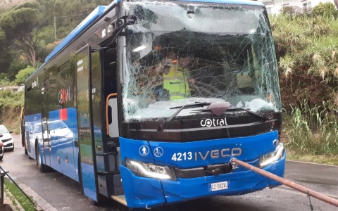 Tamponamento tra due pullman sull’Appia. Diversi i feriti fortunatamente di lieve entità