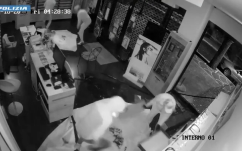 Furto nel negozio di ottica da 60 mila euro, cinque arresti. LE IMMAGINI