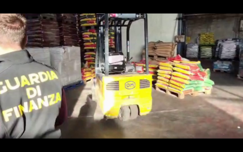 Sequestrata una tonnellata di tabacco Pakistano “Snus”, scoperto il magazzino di stoccaggio